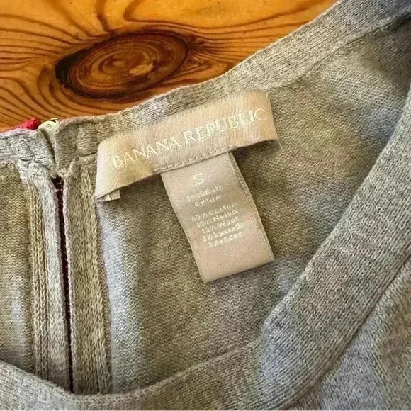 Banana Republic gray sweater with pink zipper in back womens S cotton blend - Picture 3 of 6